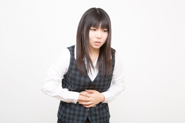 お腹が気になる女性